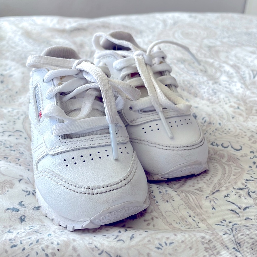 White Reebok toddler shoes. Only worn a few times. Size 4